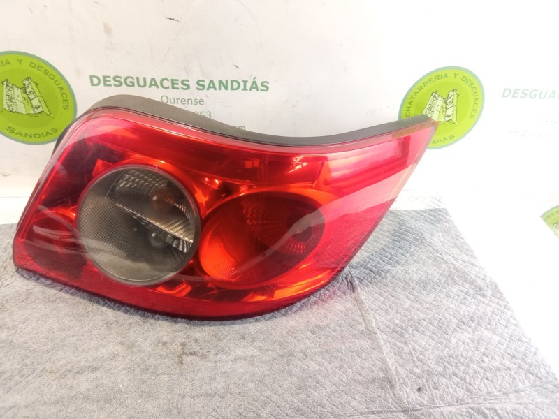 Recambio de piloto trasero derecho para renault megane referencia OEM IAM 8200142687  