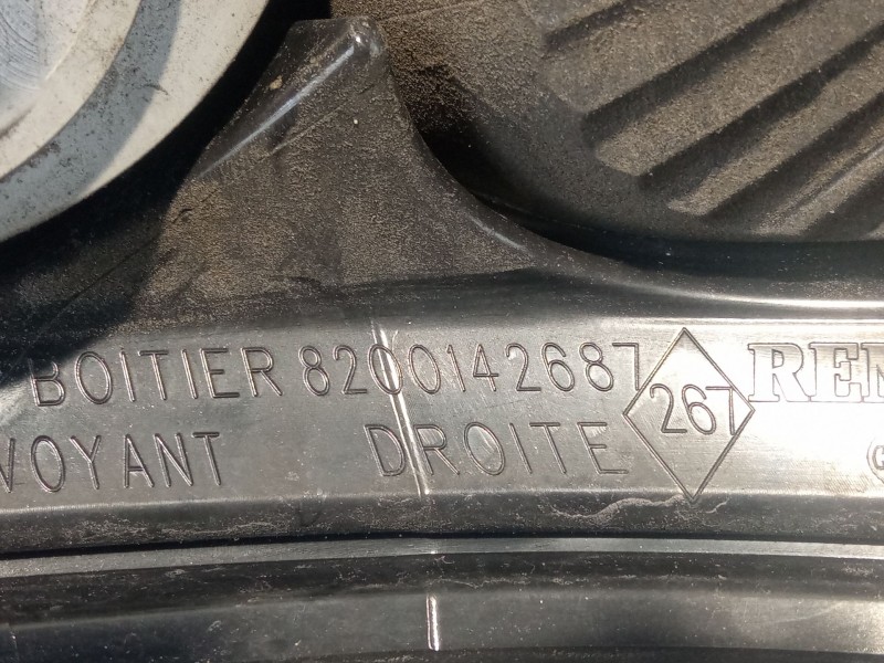 Recambio de piloto trasero derecho para renault megane referencia OEM IAM 8200142687  