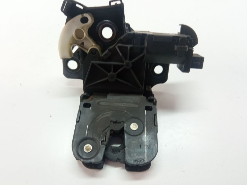 Recambio de cerradura maletero / porton para audi a3 referencia OEM IAM 8P4827505C  