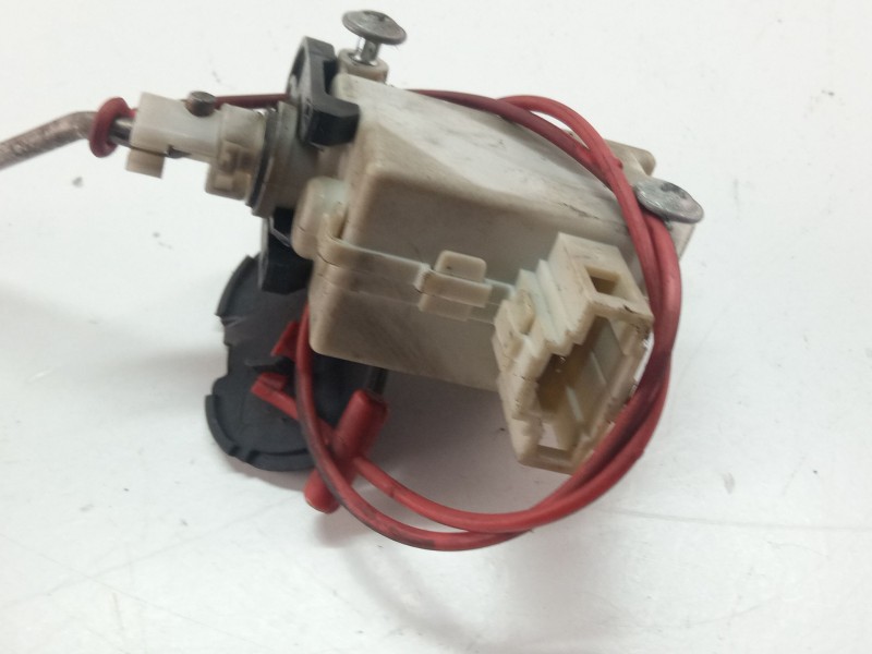 Recambio de bloqueo tapa deposito de combustible para audi a3 referencia OEM IAM 8P4862153  