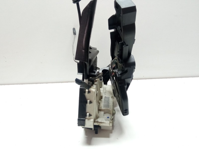 Recambio de cerradura puerta trasera izquierda para mercedes-benz b200 referencia OEM IAM 1697302135Q22  