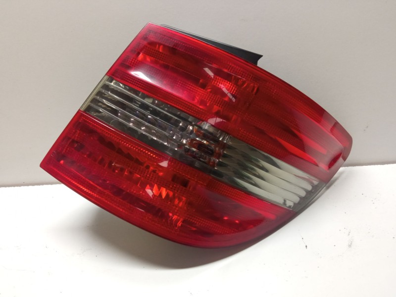 Recambio de piloto trasero derecho para mercedes-benz b200 referencia OEM IAM A1698200377  