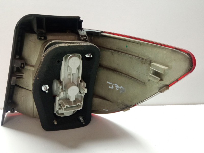 Recambio de piloto trasero izquierdo para mercedes-benz b200 referencia OEM IAM A1698202564  