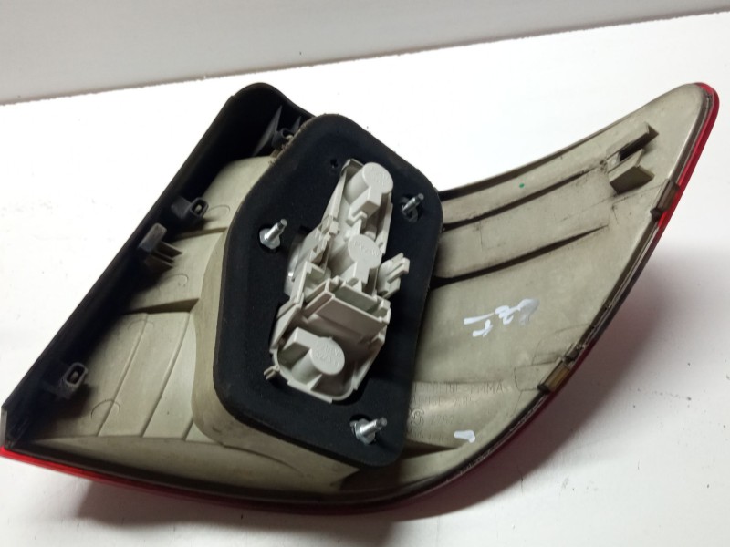 Recambio de piloto trasero izquierdo para mercedes-benz b200 referencia OEM IAM A1698202564  