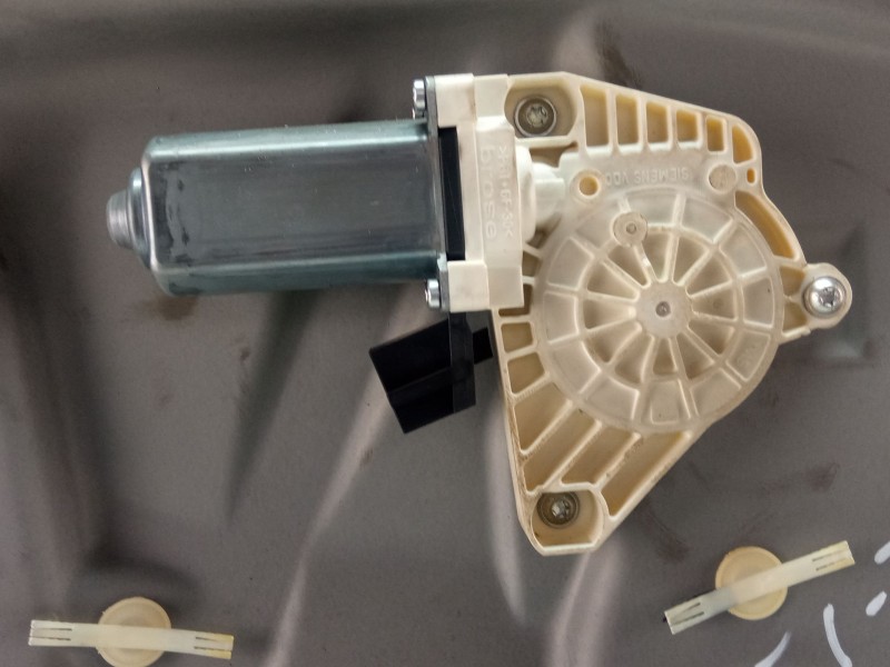 Recambio de elevalunas delantero izquierdo para mercedes-benz b200 referencia OEM IAM A1697202979  