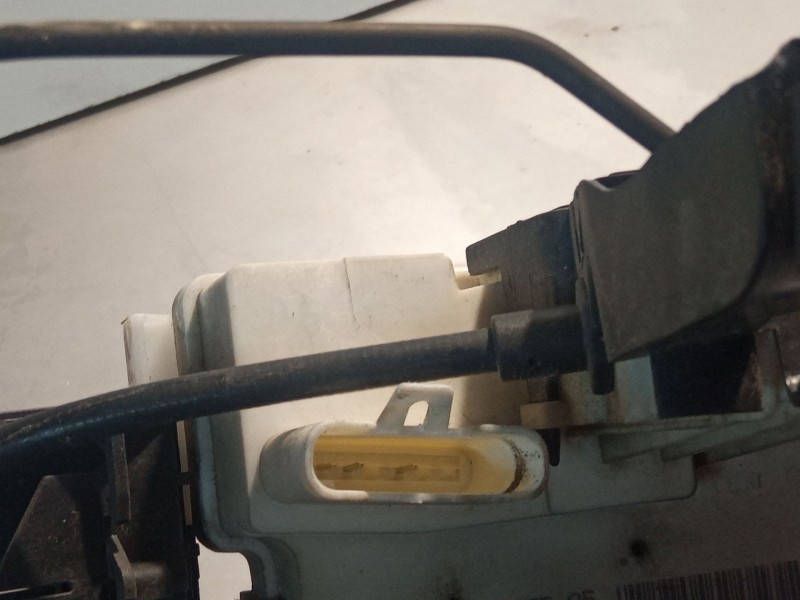 Recambio de cerradura puerta delantera derecha para mercedes-benz b200 referencia OEM IAM 1697202835Q5  