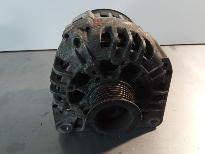 Recambio de alternador para renault megane scenic 1.9 dci scenic ii 130 cv referencia OEM IAM F86400561  