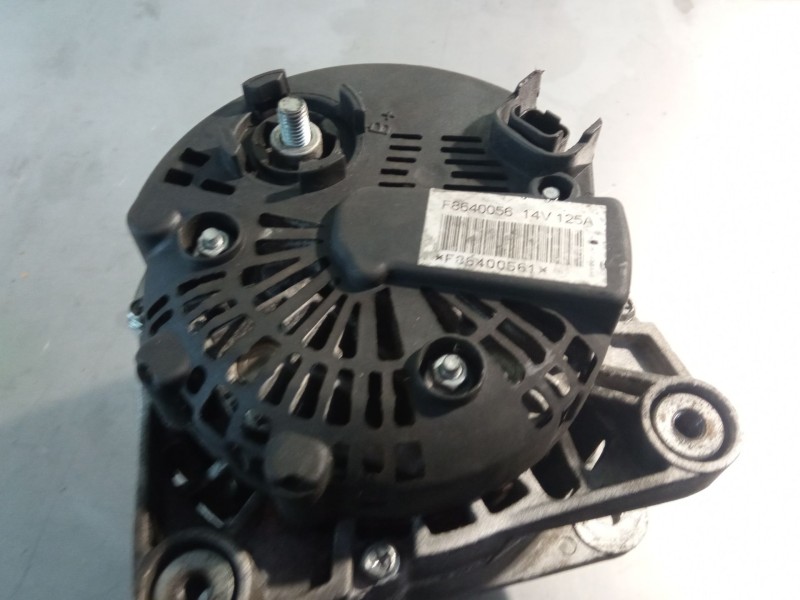 Recambio de alternador para renault megane scenic 1.9 dci scenic ii 130 cv referencia OEM IAM F86400561  