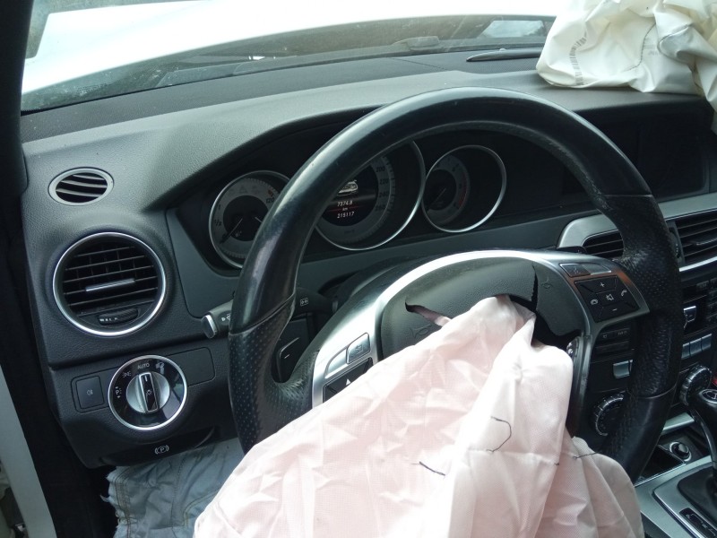 mercedes-benz clase c (w204) del año 2024