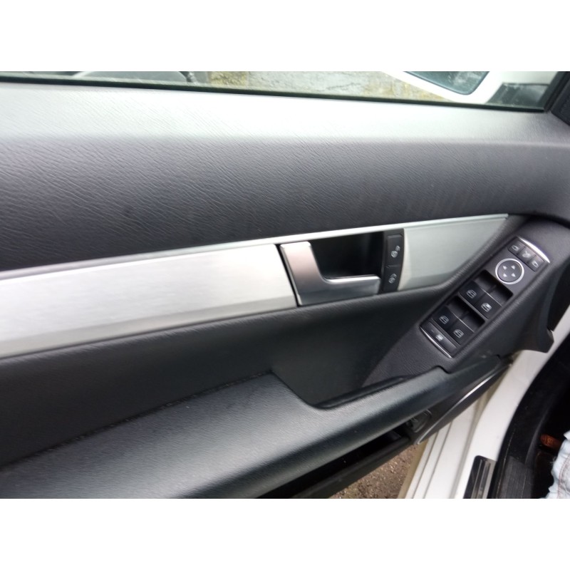 mercedes-benz clase c (w204) del año 2024