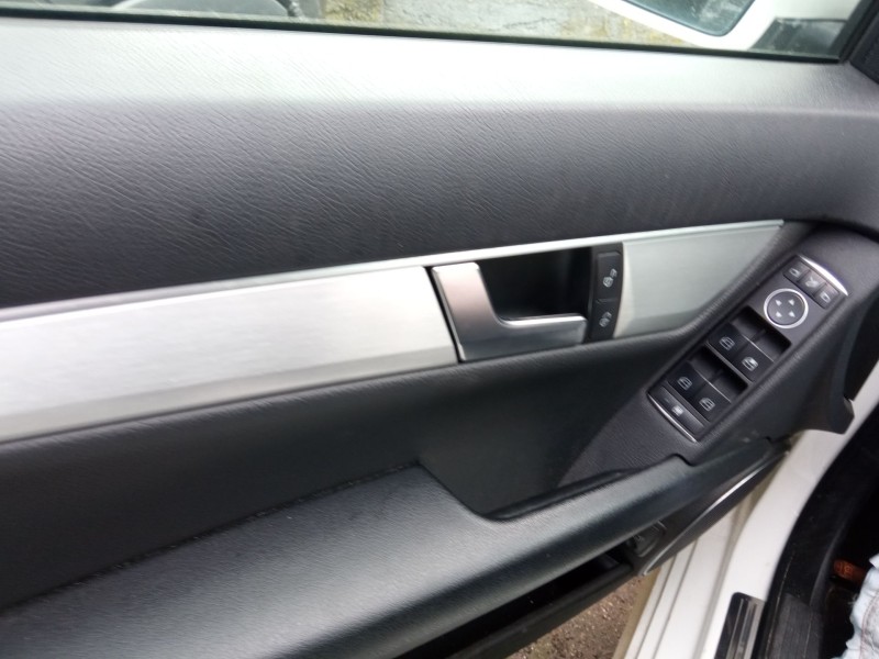 mercedes-benz clase c (w204) del año 2024