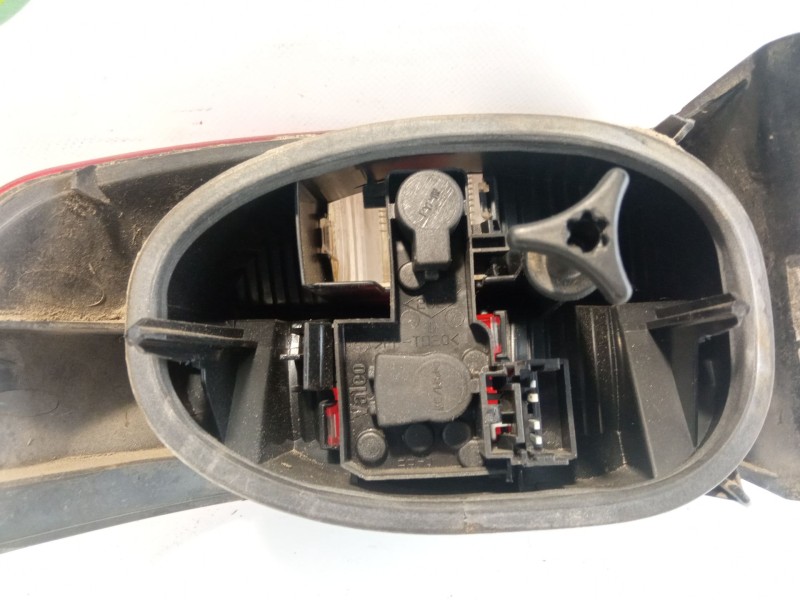 Recambio de piloto trasero derecho para renault laguna referencia OEM IAM 8200002474  