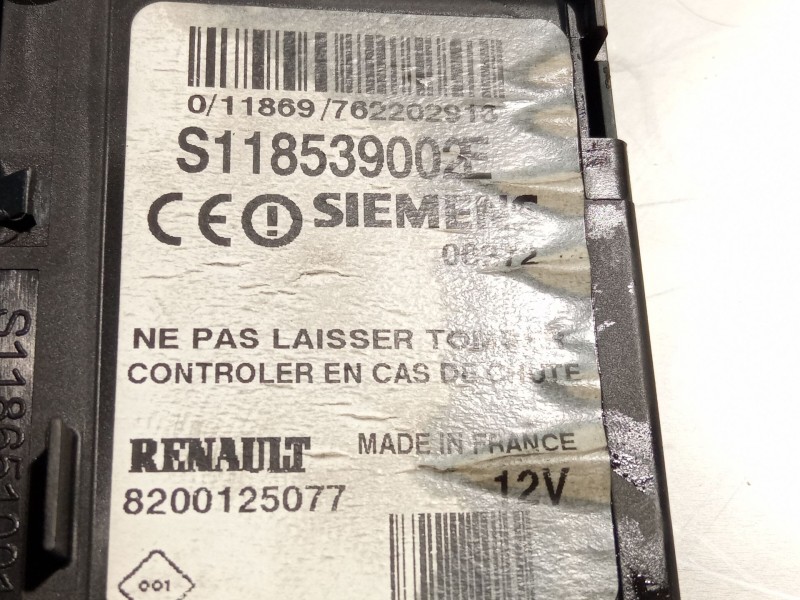 Recambio de llave tarjeta encendido para renault megane scenic 1.5dci 106 cv referencia OEM IAM 8200125077  