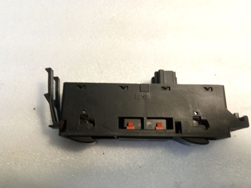 Recambio de mando elevalunas delantero izquierdo para bmw serie 3 referencia OEM IAM 61318381518  