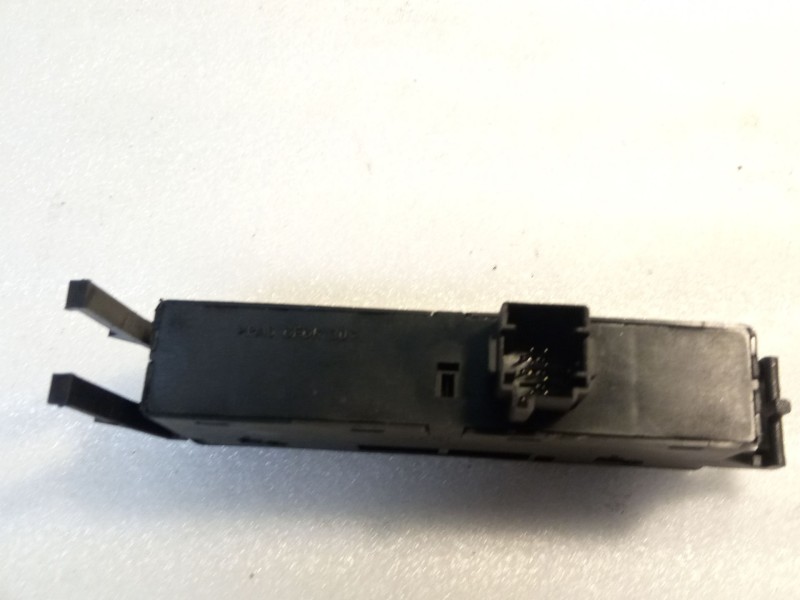 Recambio de mando elevalunas delantero izquierdo para bmw serie 3 referencia OEM IAM 61318381518  