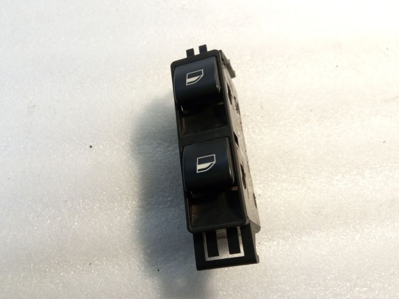 Recambio de mando elevalunas delantero derecho para bmw serie 3 referencia OEM IAM 61318381514  