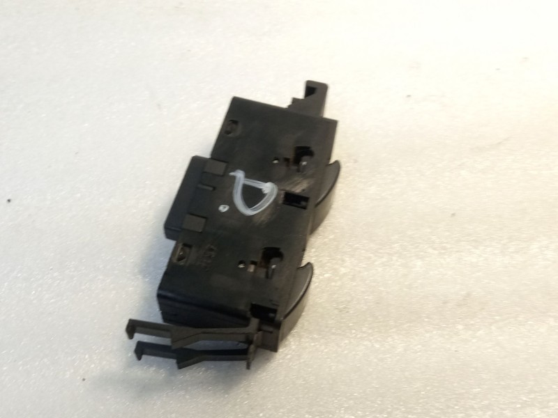 Recambio de mando elevalunas delantero derecho para bmw serie 3 referencia OEM IAM 61318381514  
