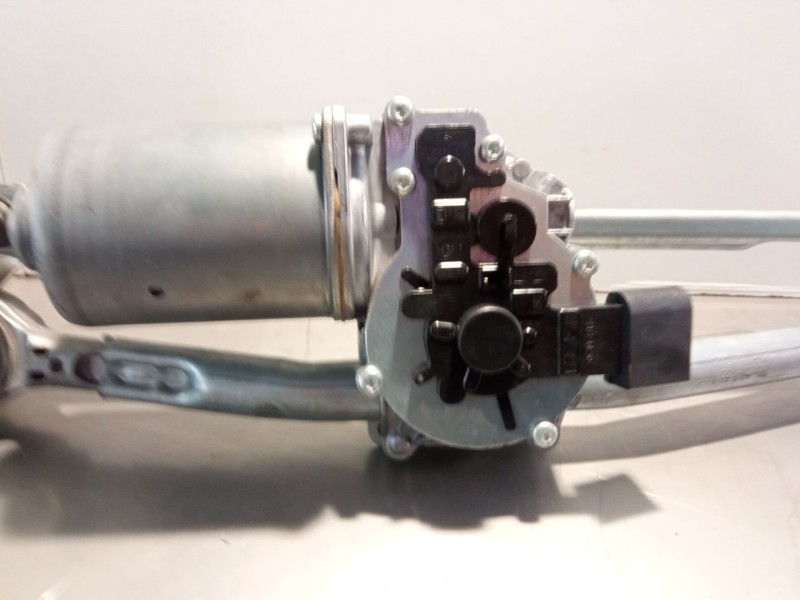 Recambio de motor limpiaparabrisas delantero para bmw 320 referencia OEM IAM 697826304  