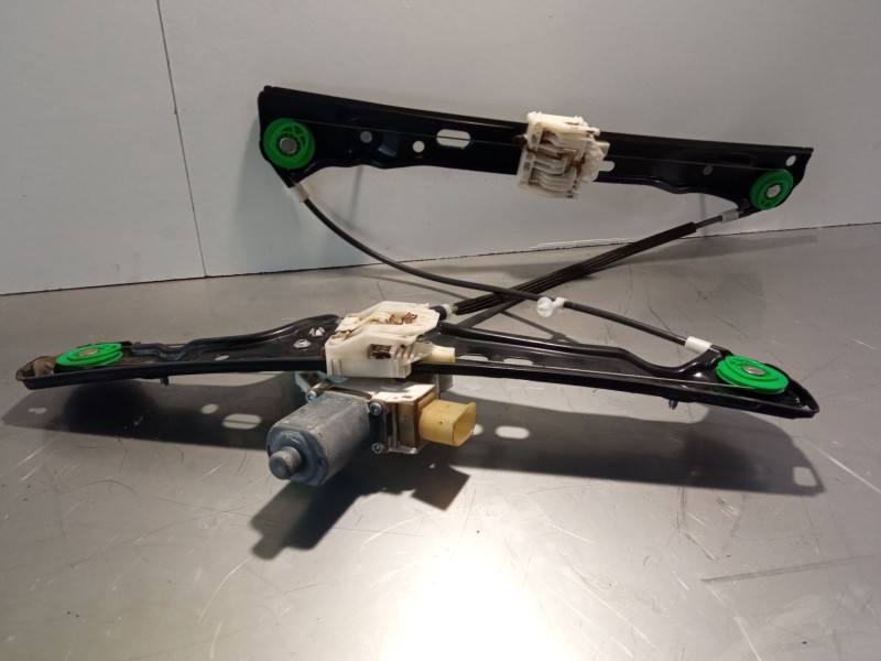 Recambio de elevalunas delantero derecho para bmw 320 referencia OEM IAM 0130822227  