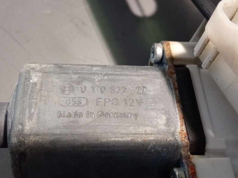 Recambio de elevalunas delantero derecho para bmw 320 referencia OEM IAM 0130822227  