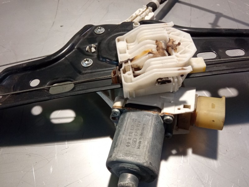 Recambio de elevalunas delantero derecho para bmw 320 referencia OEM IAM 0130822227  