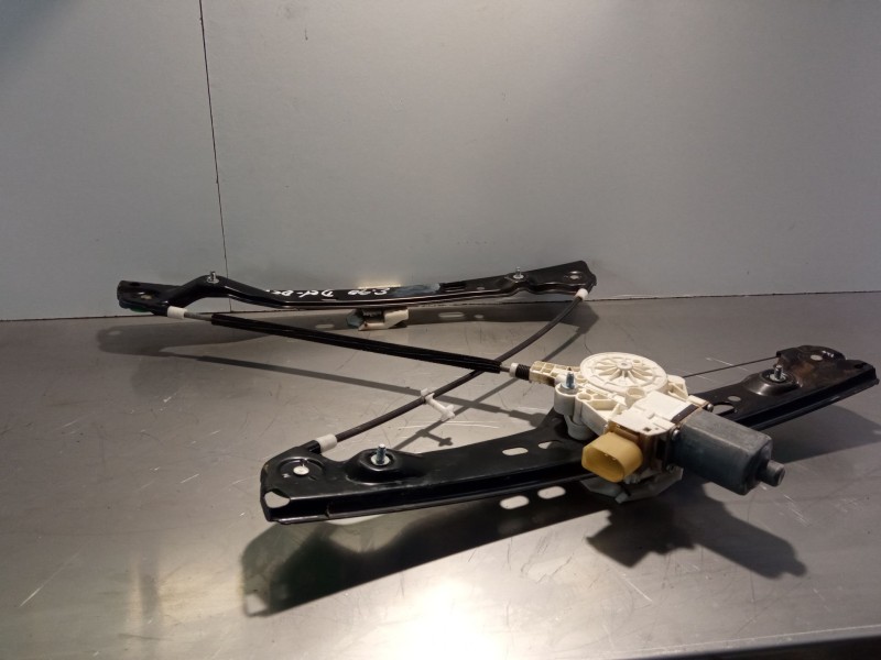 Recambio de elevalunas delantero derecho para bmw 320 referencia OEM IAM 0130822227  