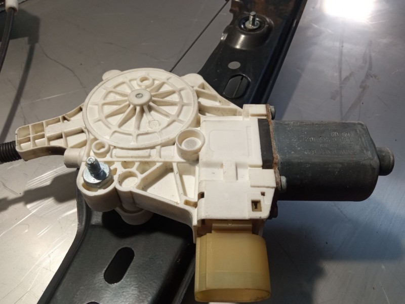 Recambio de elevalunas delantero derecho para bmw 320 referencia OEM IAM 0130822227  