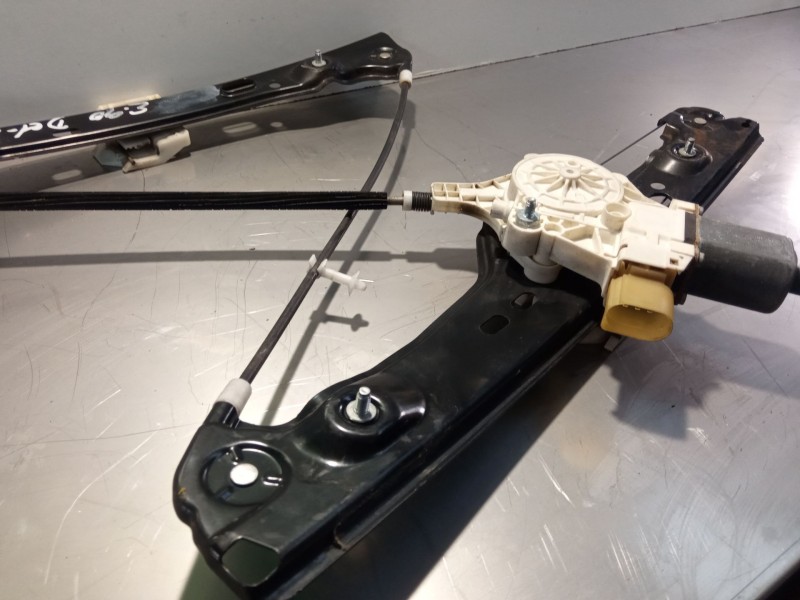 Recambio de elevalunas delantero derecho para bmw 320 referencia OEM IAM 0130822227  