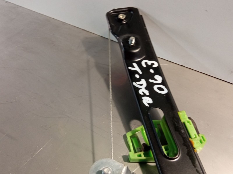 Recambio de elevalunas trasero derecho para bmw 320 referencia OEM IAM 71001603  