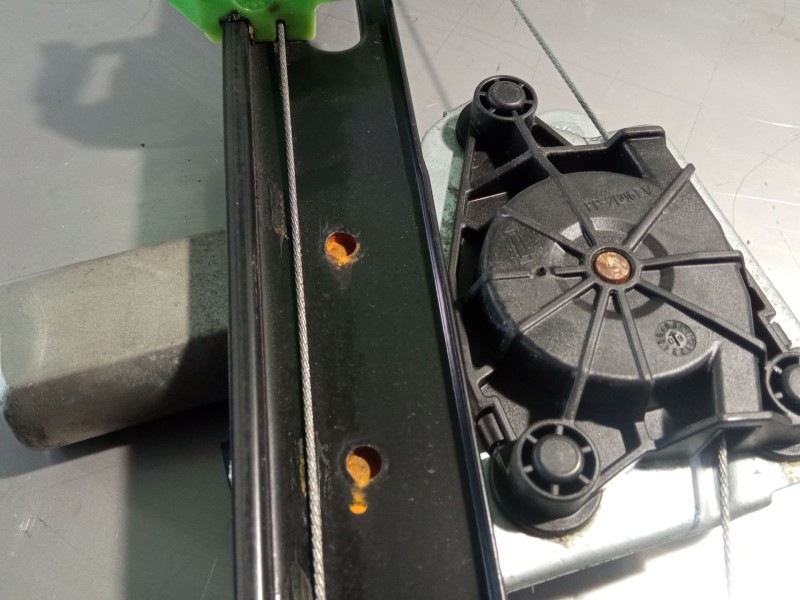 Recambio de elevalunas trasero derecho para bmw 320 referencia OEM IAM 71001603  