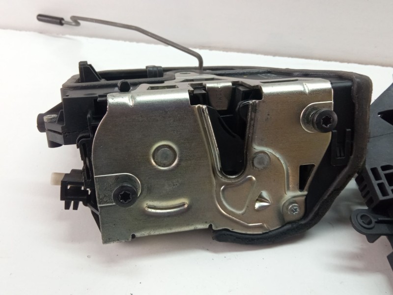 Recambio de cerradura puerta trasera derecha para bmw 320 referencia OEM IAM 7229468  