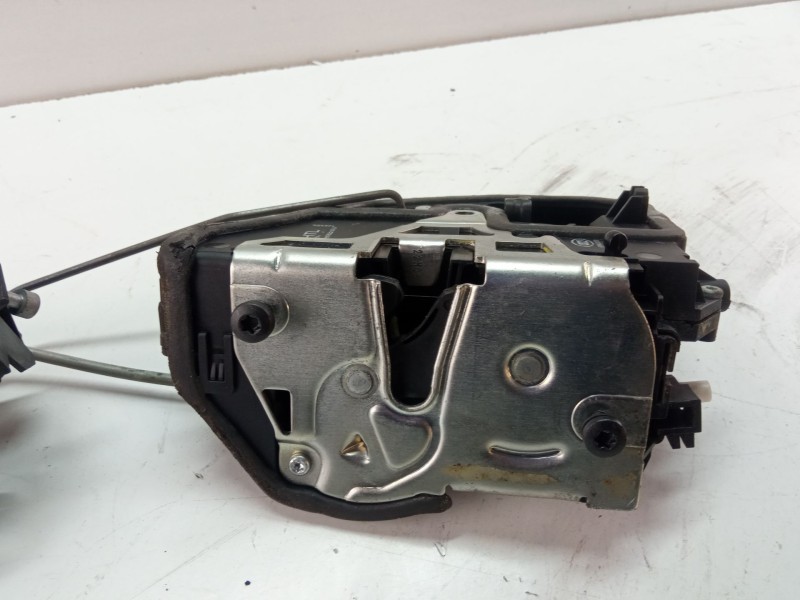 Recambio de cerradura puerta trasera izquierda para bmw 320 referencia OEM IAM 7229467  