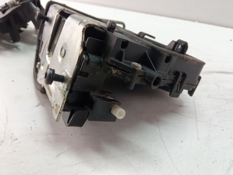 Recambio de cerradura puerta trasera izquierda para bmw 320 referencia OEM IAM 7229467  