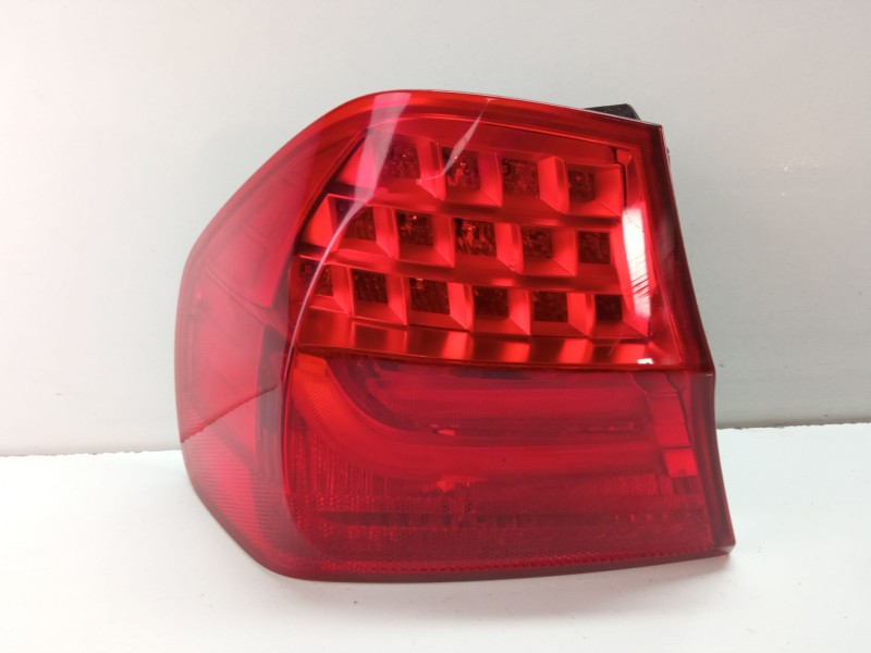 Recambio de piloto trasero izquierdo para bmw 320 referencia OEM IAM 7154153  