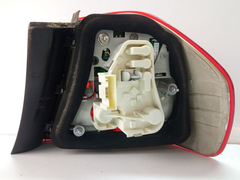 Recambio de piloto trasero izquierdo para bmw 320 referencia OEM IAM 7154153  