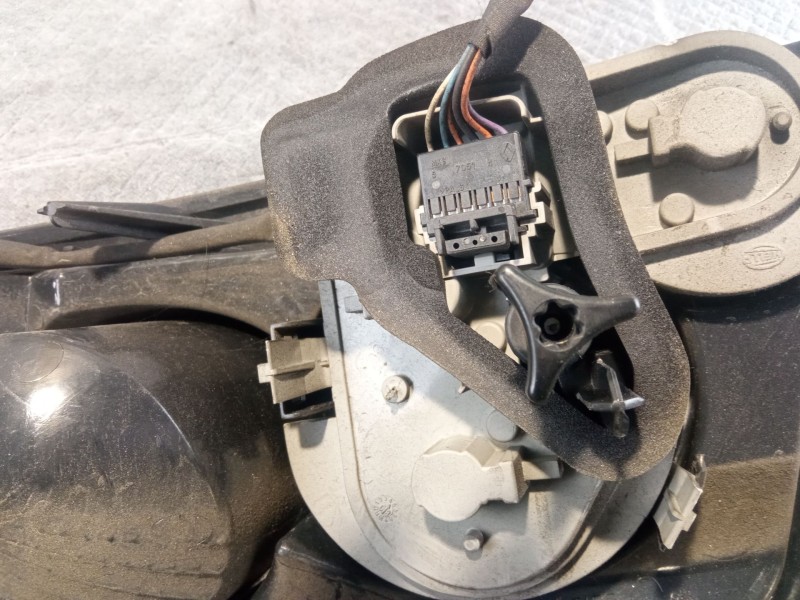 Recambio de piloto trasero izquierdo para renault megane referencia OEM IAM 8200142688  