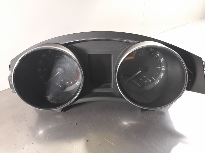 Recambio de cuenta kilometros para skoda superb ii (3t4) 1.6 tdi referencia OEM IAM 3T1920  