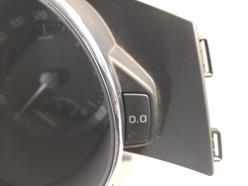 Recambio de cuenta kilometros para skoda superb ii (3t4) 1.6 tdi referencia OEM IAM 3T1920  
