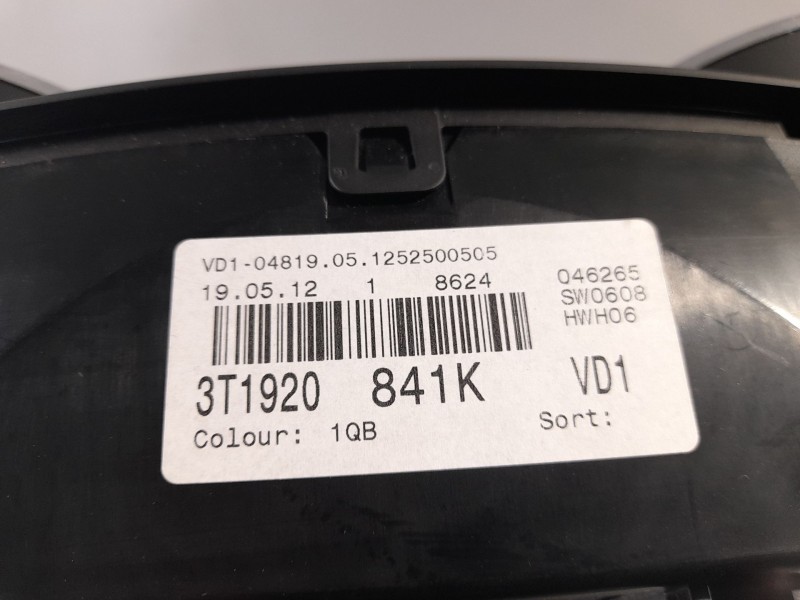 Recambio de cuenta kilometros para skoda superb ii (3t4) 1.6 tdi referencia OEM IAM 3T1920  