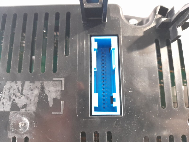 Recambio de cuenta kilometros para skoda superb ii (3t4) 1.6 tdi referencia OEM IAM 3T1920  