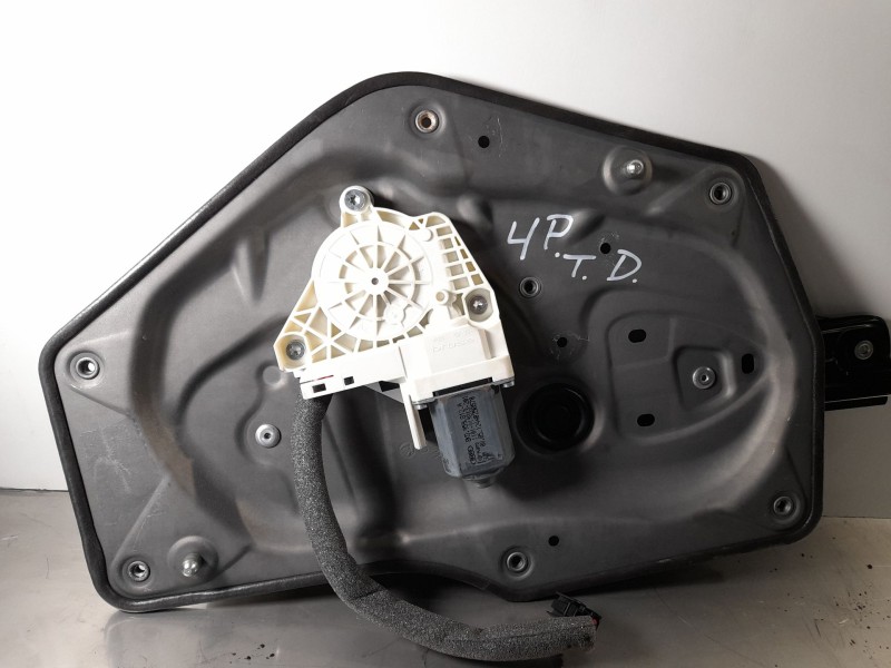 Recambio de elevalunas trasero derecho para skoda superb ii (3t4) 1.6 tdi referencia OEM IAM   8K0959812A REF. MOTOR