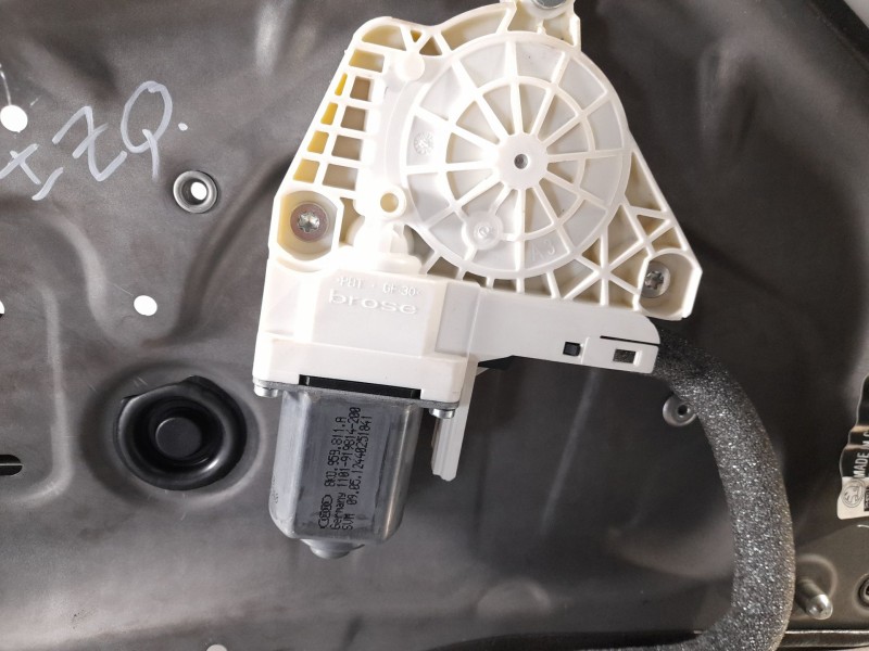 Recambio de elevalunas trasero izquierdo para skoda superb ii (3t4) 1.6 tdi referencia OEM IAM 3T5839401A  