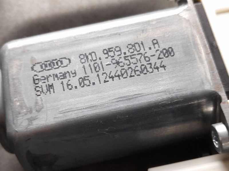 Recambio de elevalunas delantero izquierdo para skoda superb ii (3t4) 1.6 tdi referencia OEM IAM   8K0959801A MOTOR