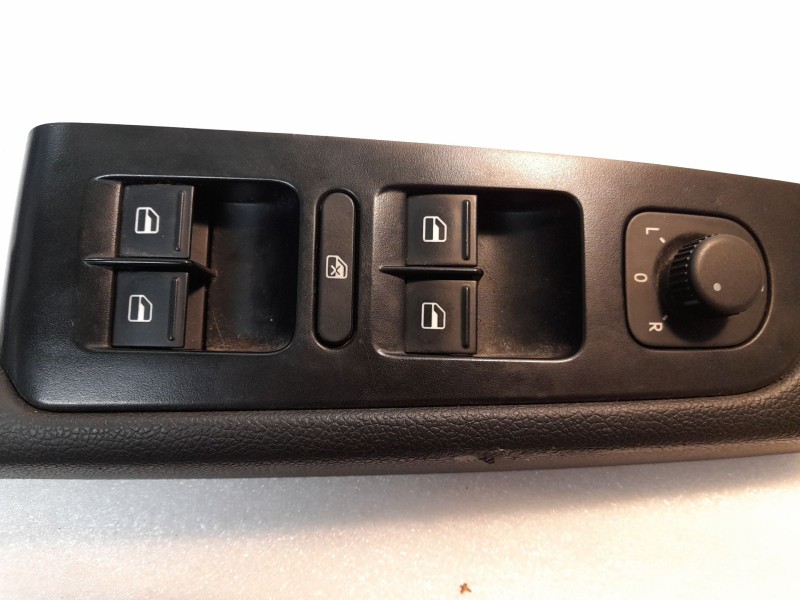 Recambio de mando elevalunas delantero izquierdo para skoda superb ii (3t4) 1.6 tdi referencia OEM IAM 3T0867197  