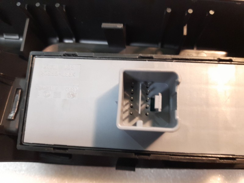 Recambio de mando elevalunas delantero izquierdo para skoda superb ii (3t4) 1.6 tdi referencia OEM IAM 3T0867197  