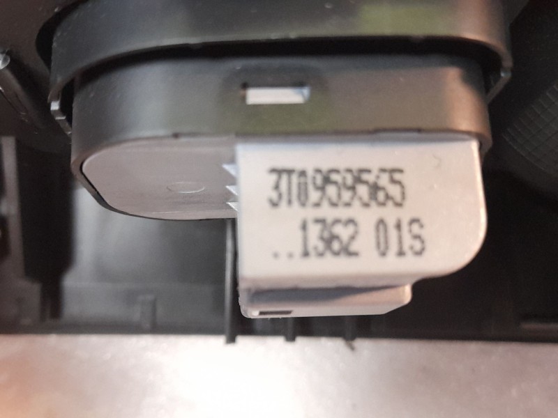 Recambio de mando elevalunas delantero izquierdo para skoda superb ii (3t4) 1.6 tdi referencia OEM IAM 3T0867197  