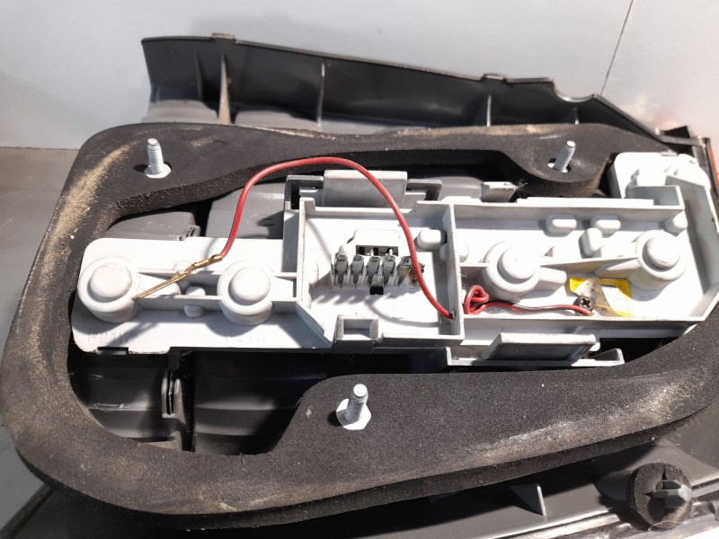 Recambio de piloto trasero izquierdo para opel vectra referencia OEM IAM   