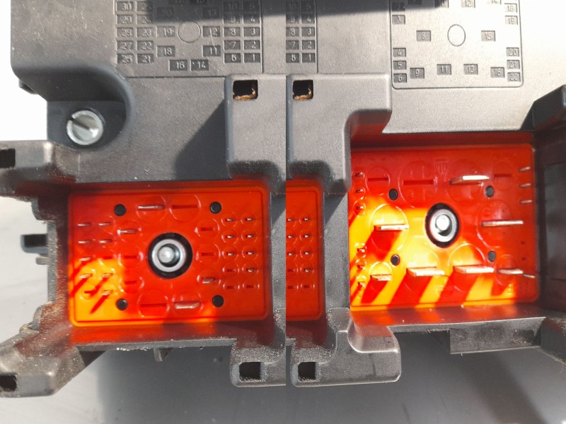 Recambio de caja reles / fusibles para opel vectra referencia OEM IAM 51903800413112918  