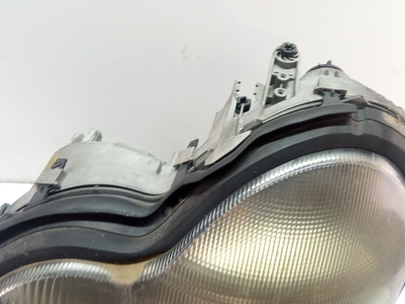 Recambio de faro delantero izquierdo para mercedes-benz c220 cdi w203 referencia OEM IAM A2038201161  