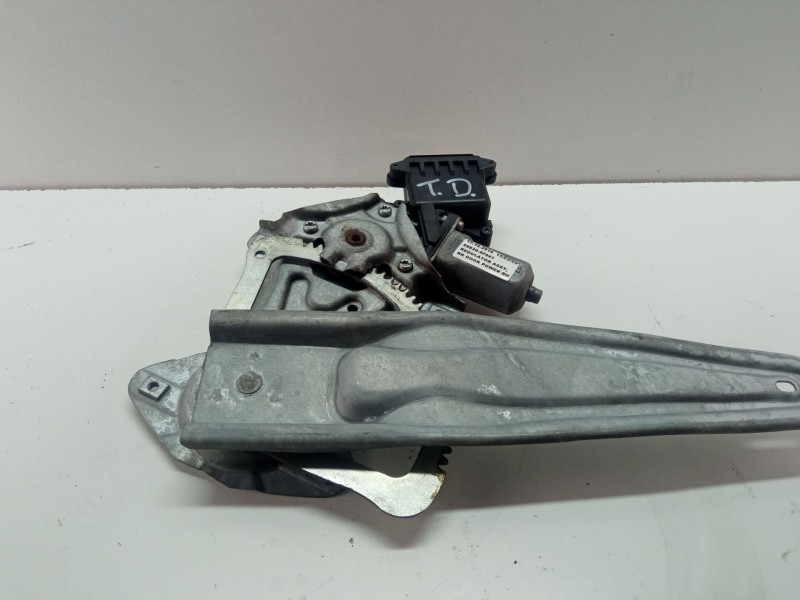 Recambio de motor elevalunas trasero derecho para toyota verso 1.5d 110cv referencia OEM IAM C39429100  